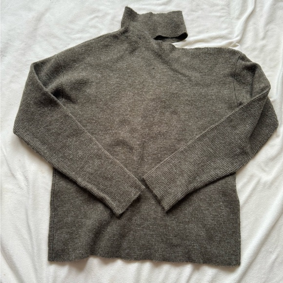 NWOT! Mystree sweater - Picture 4 of 5